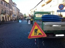 Circolazione bloccata in via Roma, a Vetralla