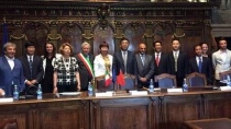 Yan Wang (al centro) il giorno dell'incontro a palazzo dei Priori per firmare il protocollo di intesa con Caprarola