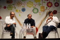 Andrea Baffo (a sinistra) e Filippo Rossi con Roberto Vecchioni