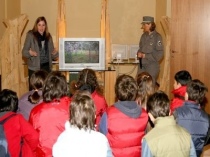 Corpo Forestale nelle scuole insegnando il rispetto per l'ambiente