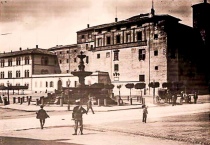 Piazza della Rocca agli inizi del'900