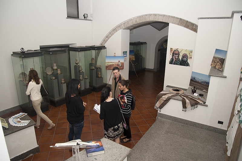 Ospiti internazionali al Museo della Ceramica apprezzati reperti antichi e mostra fotografica