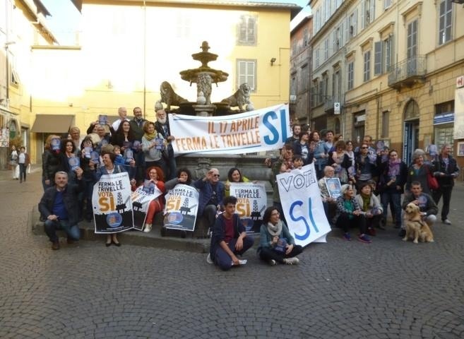 Flash mob a Viterbo per il Sì al referendum