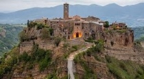 Civita di Bagnoregio è una delle tappe che toccherà Marco Saverio Loperfido nel suo giro di 80 giorni nella Tuscia