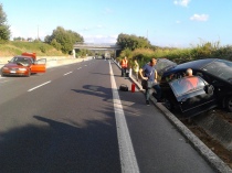 L'auto finita fuori strada