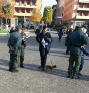 La signora che è stata multata perchè il suo cane è privo di microchip